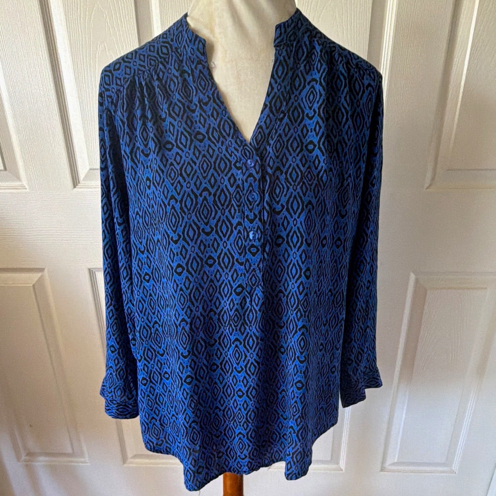 1X Blue Black Geometric Diamond Flowy V Neck Long Sleeve Top Grand & Greene